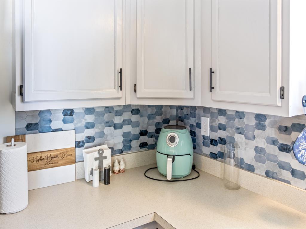 203 Shadeland Avenue, Villas | Photo 6