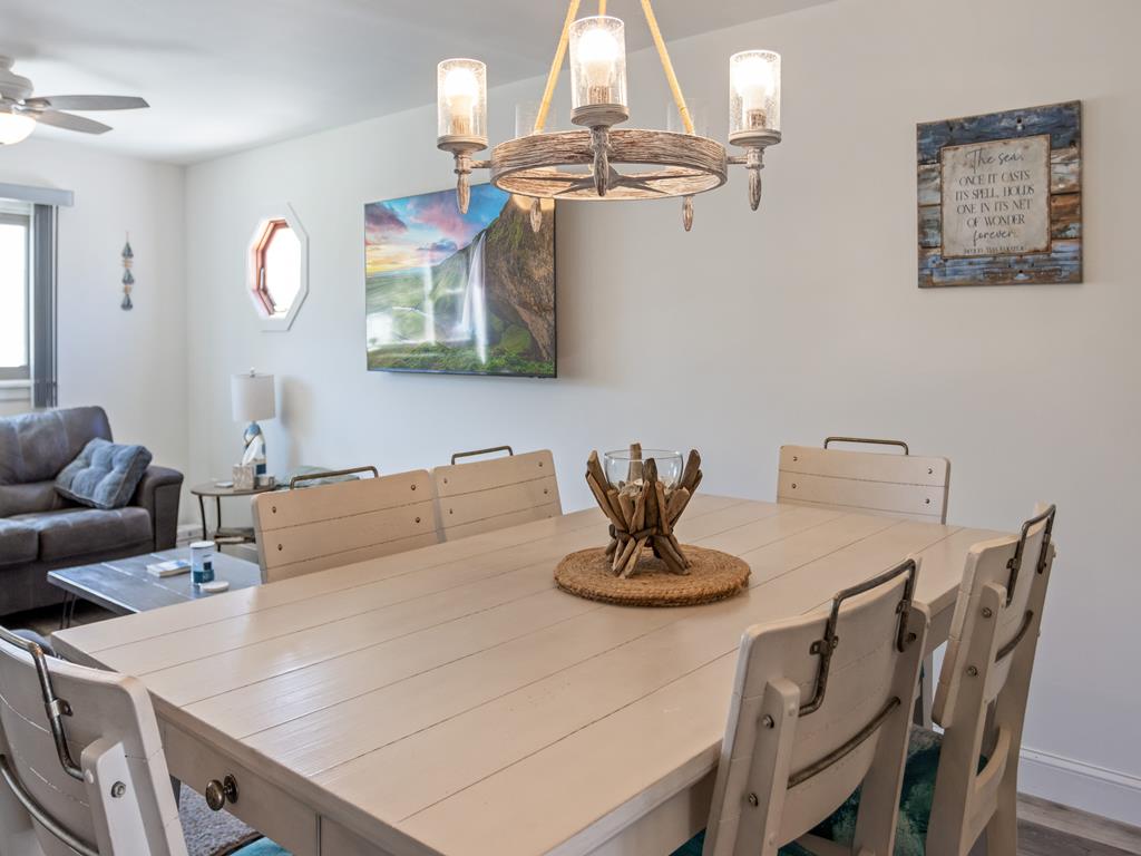 203 Shadeland Avenue, Villas | Photo 7