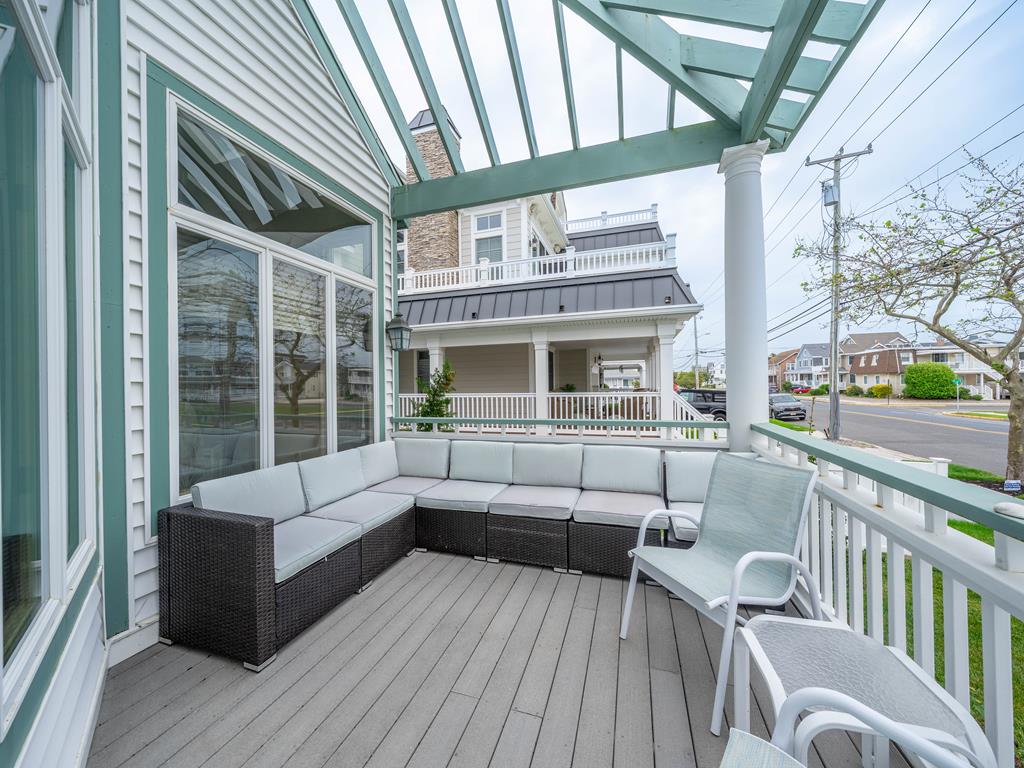 2168 Avalon Avenue | Photo 4