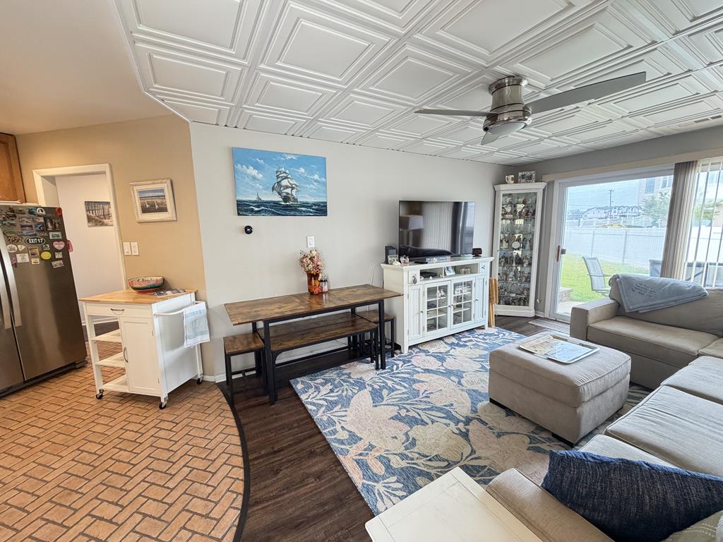 4114 Central Avenue - Picture 