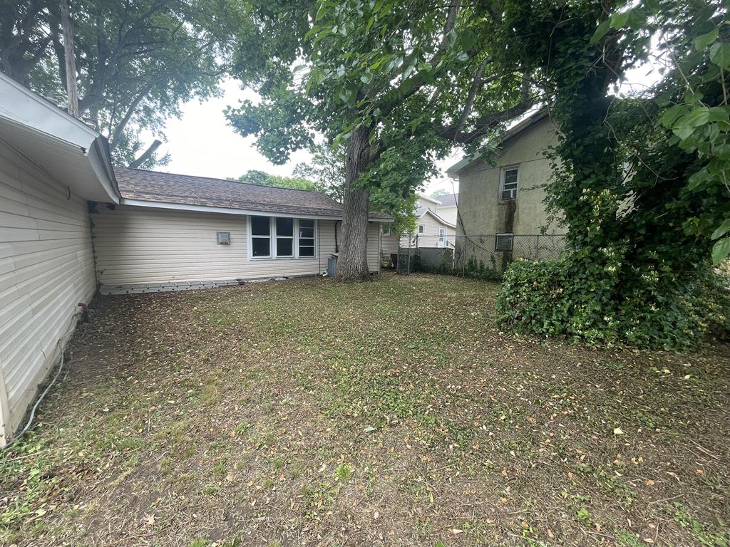 44 E Delaware Parkway | Photo 18