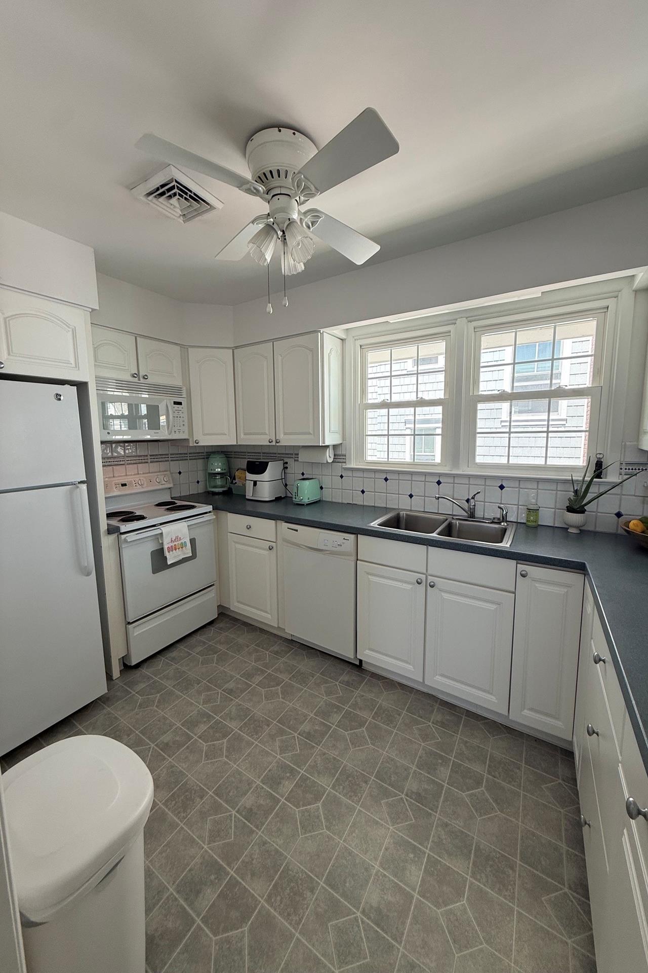 26 West 13th Street, Avalon (1 Block to Beach)