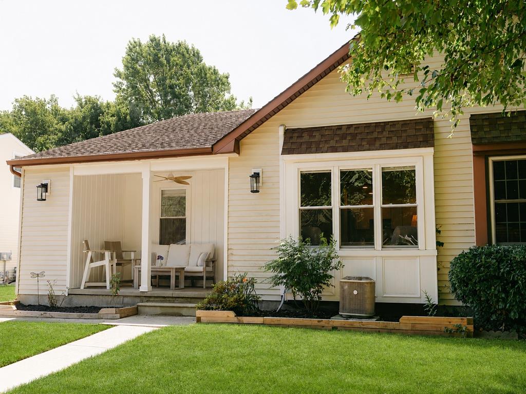 Happy Days - 1210 A Vermont Avenue