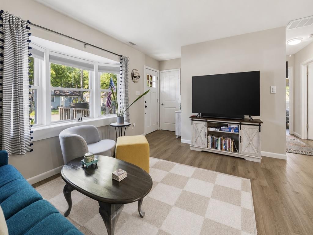 411 Baywyn Road | Photo 7