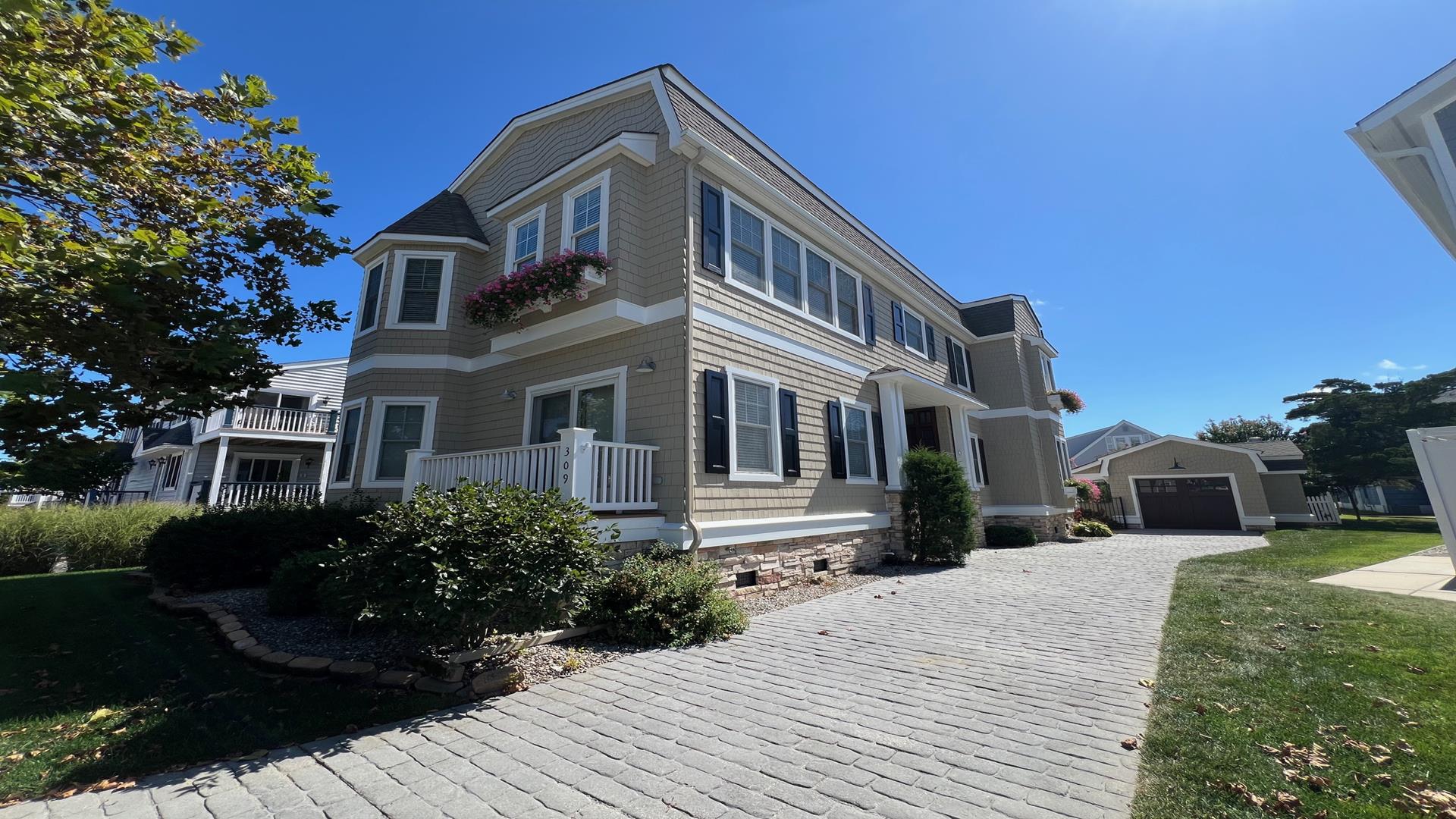 309 109th - 