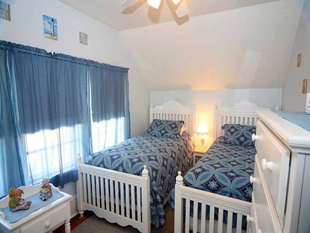 Sea Dragon - Big House - Close to Town and Beach | Photo 24