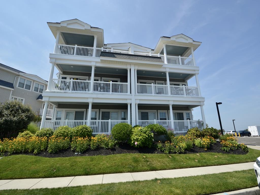 700 Ocean Drive | Photo 3