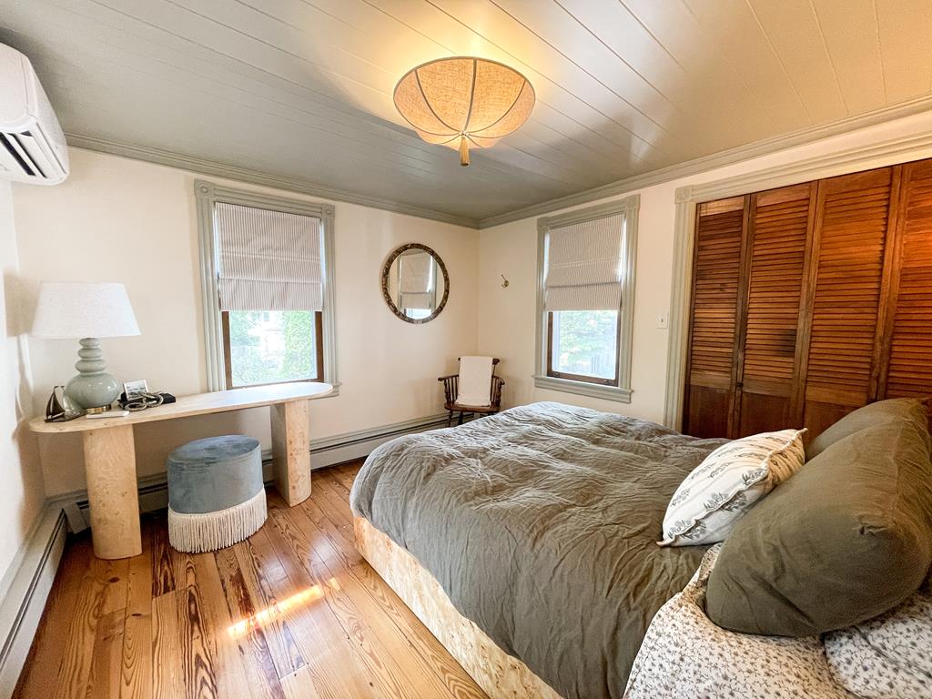 Classic Coastal Cottage | Photo 15