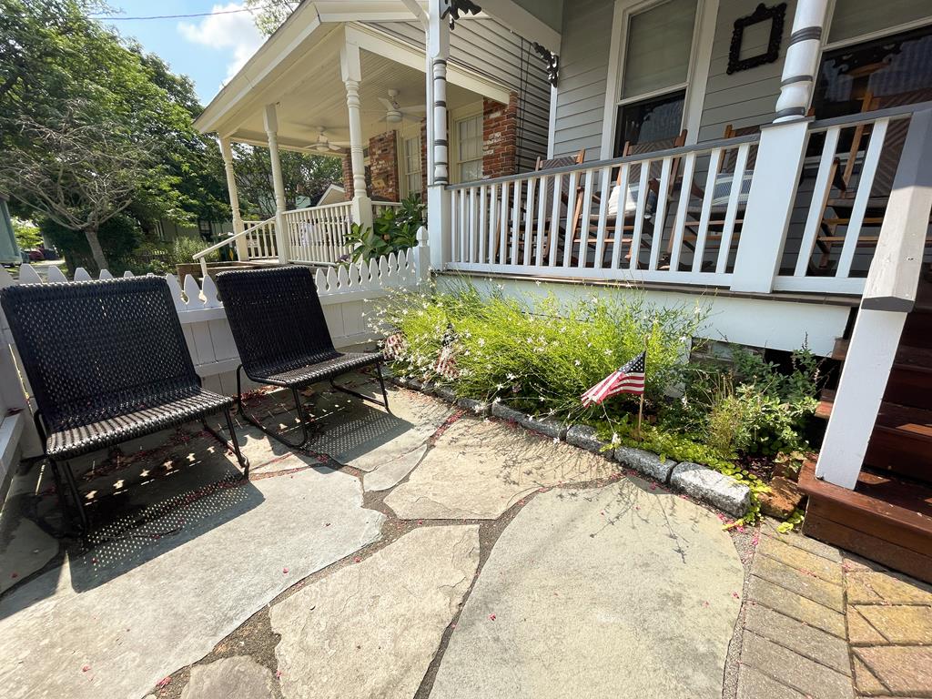 Classic Coastal Cottage | Photo 5