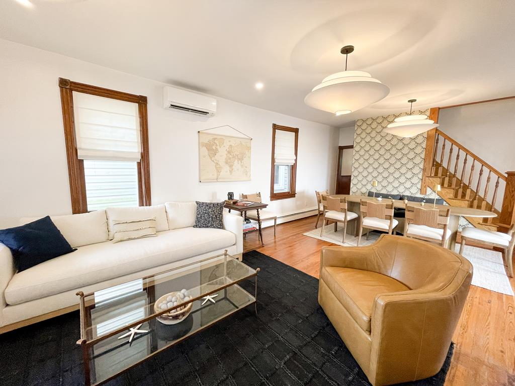 Classic Coastal Cottage | Photo 6