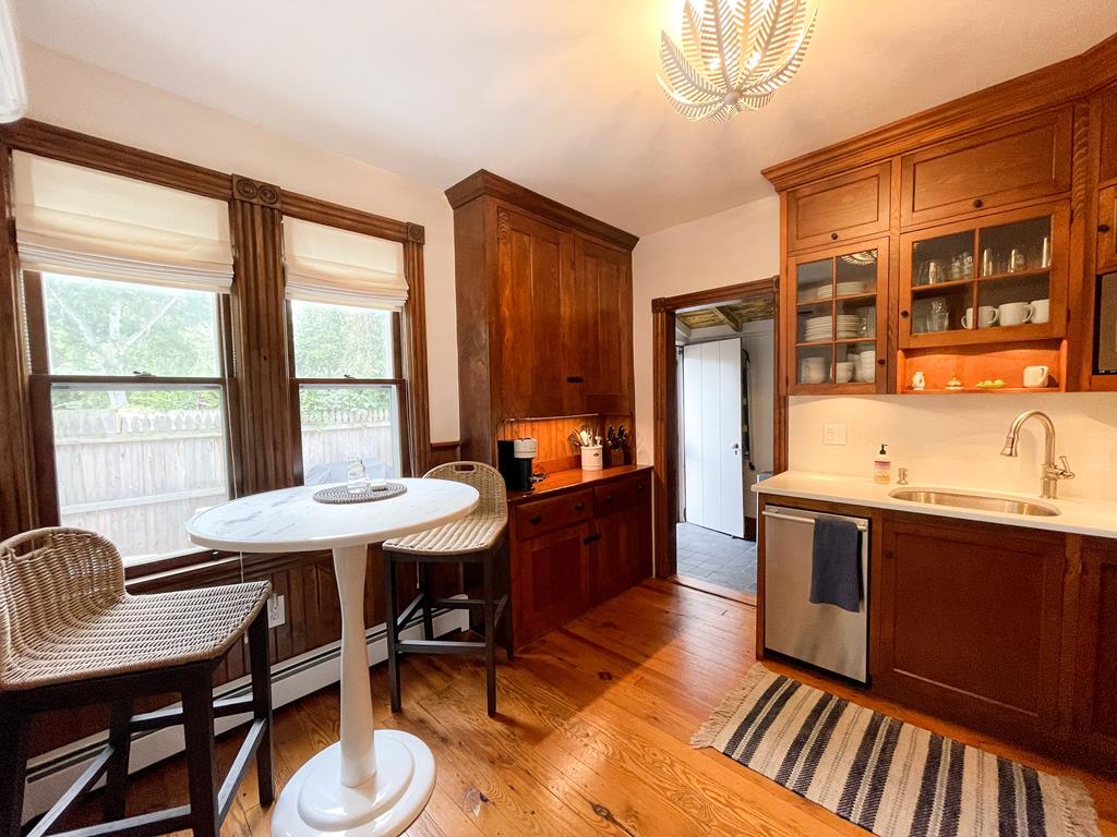 Classic Coastal Cottage | Photo 10