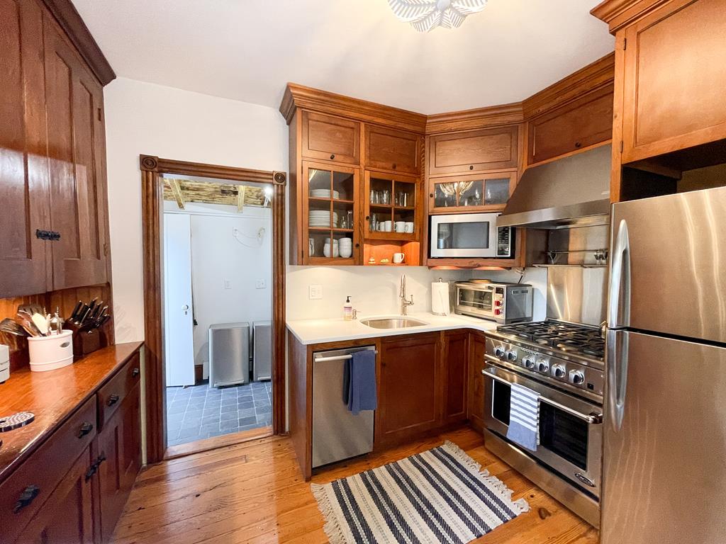 Classic Coastal Cottage | Photo 11