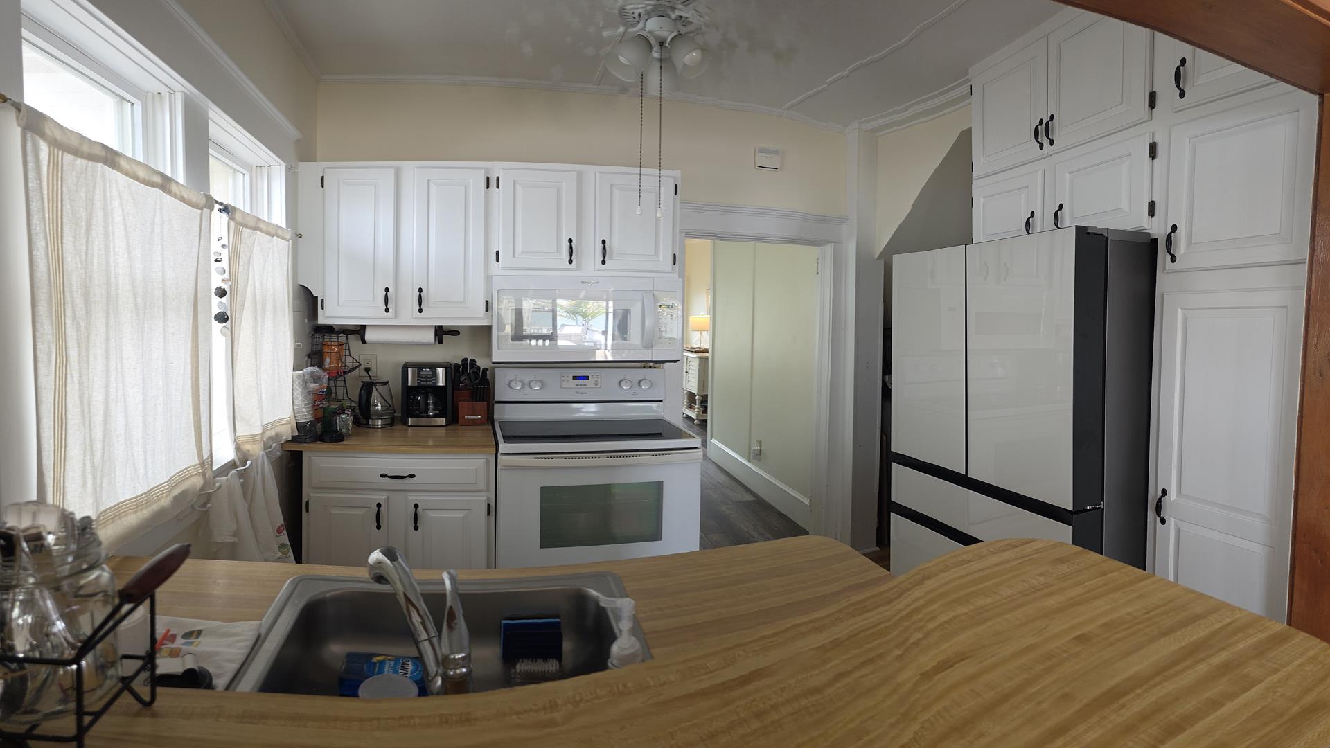 9011 3rd Avenue, Stone Harbor (Bay Front) - Picture 2