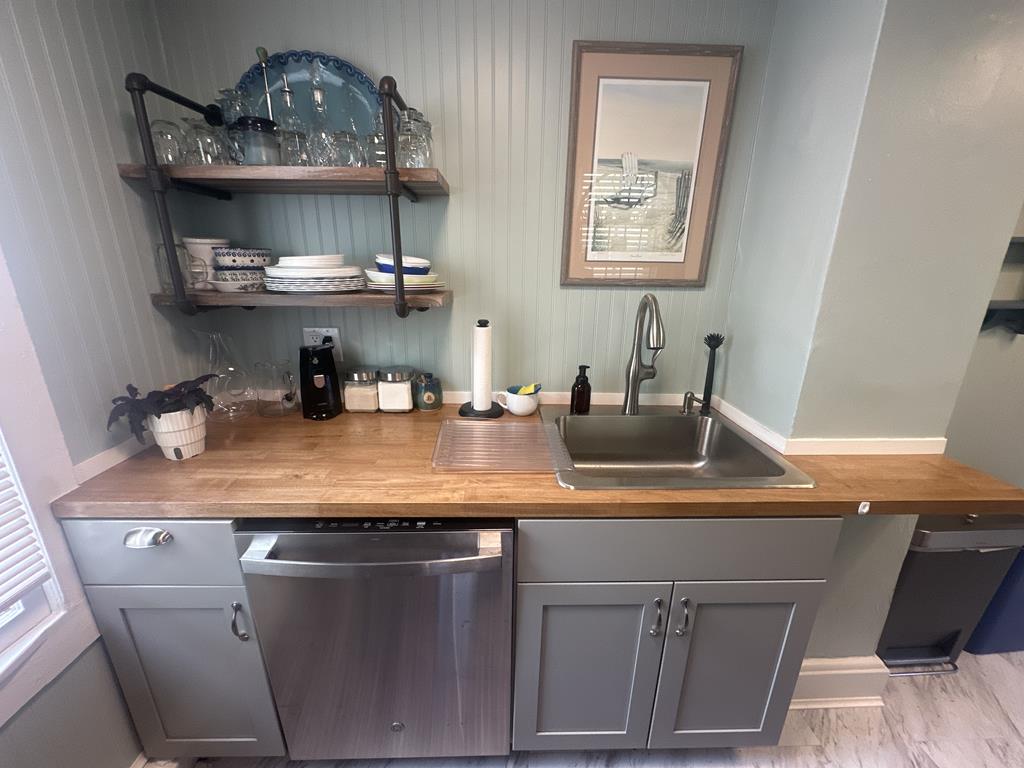 Cape Carriage 1240 Lafayette Street | Photo 12