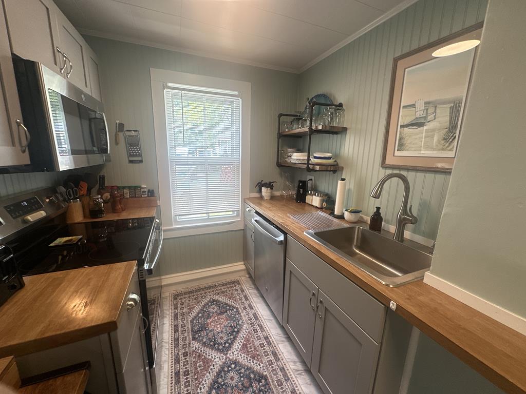 Cape Carriage 1240 Lafayette Street | Photo 14