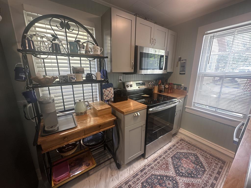 Cape Carriage 1240 Lafayette Street | Photo 9