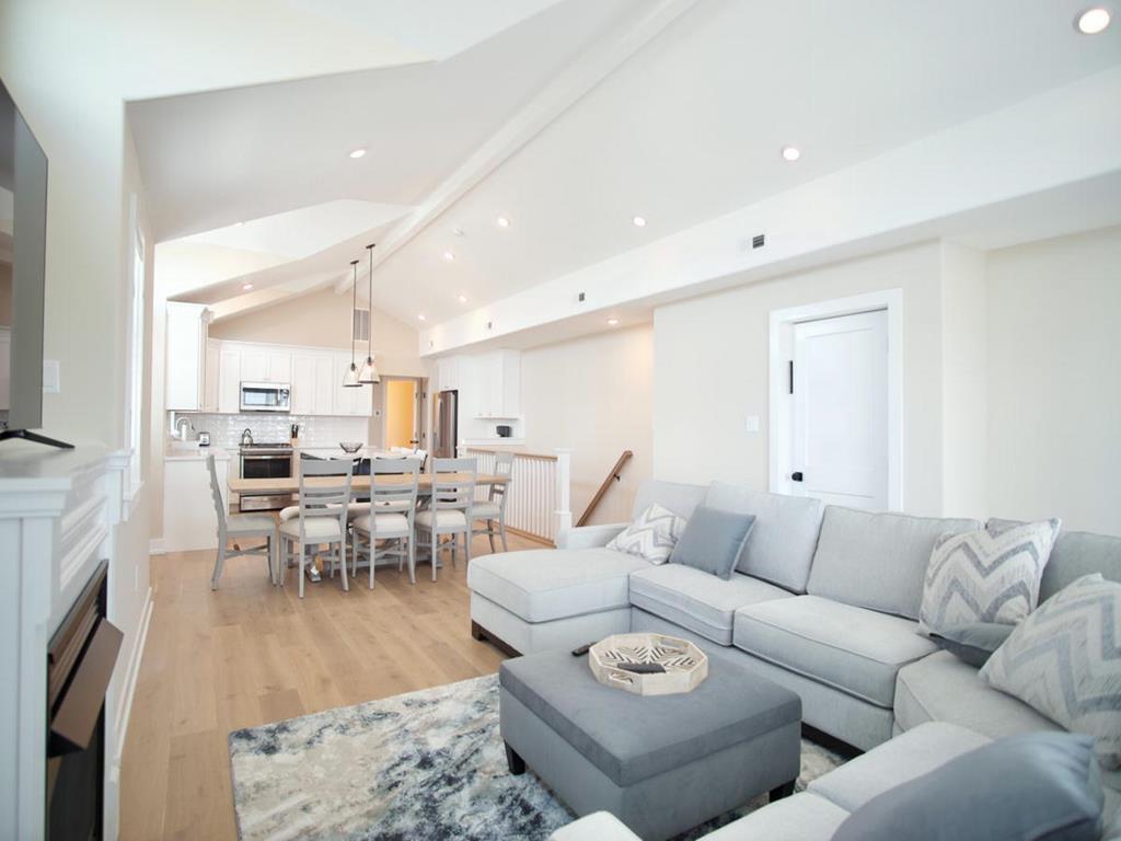 202 39th Street | Photo 3