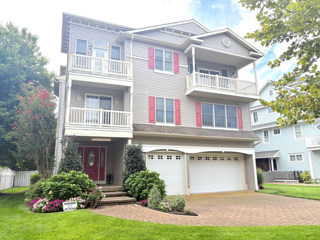 Cape Breeze - Sleeps 18 - 2 block to the beach!