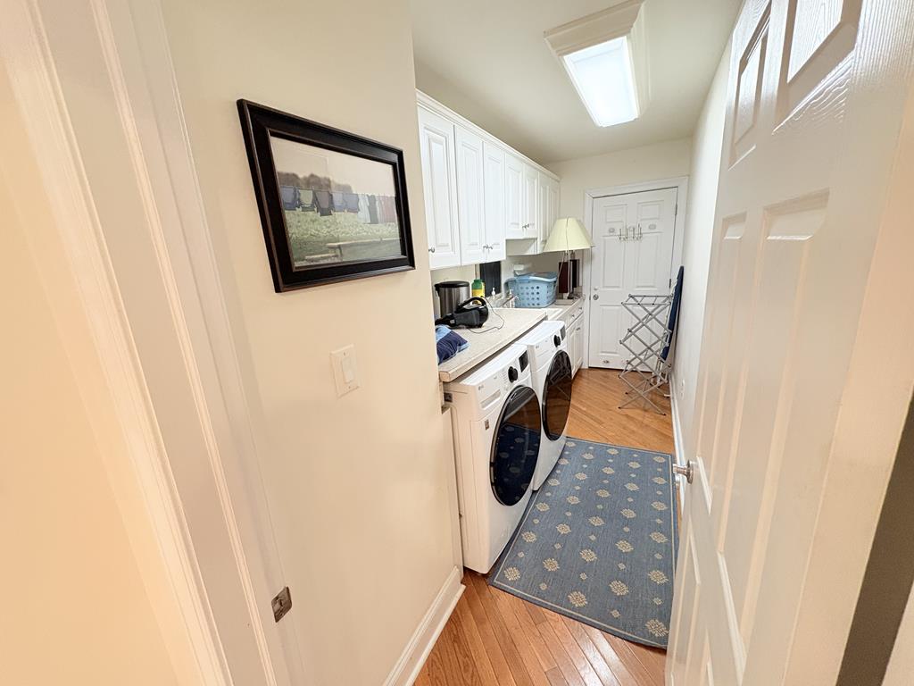 Cape Breeze - Sleeps 18 - 2 block to the beach! | Photo 12