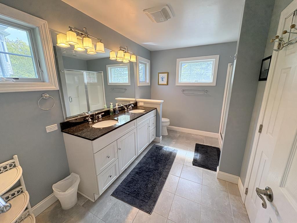 Cape Breeze - Sleeps 18 - 2 block to the beach! | Photo 14
