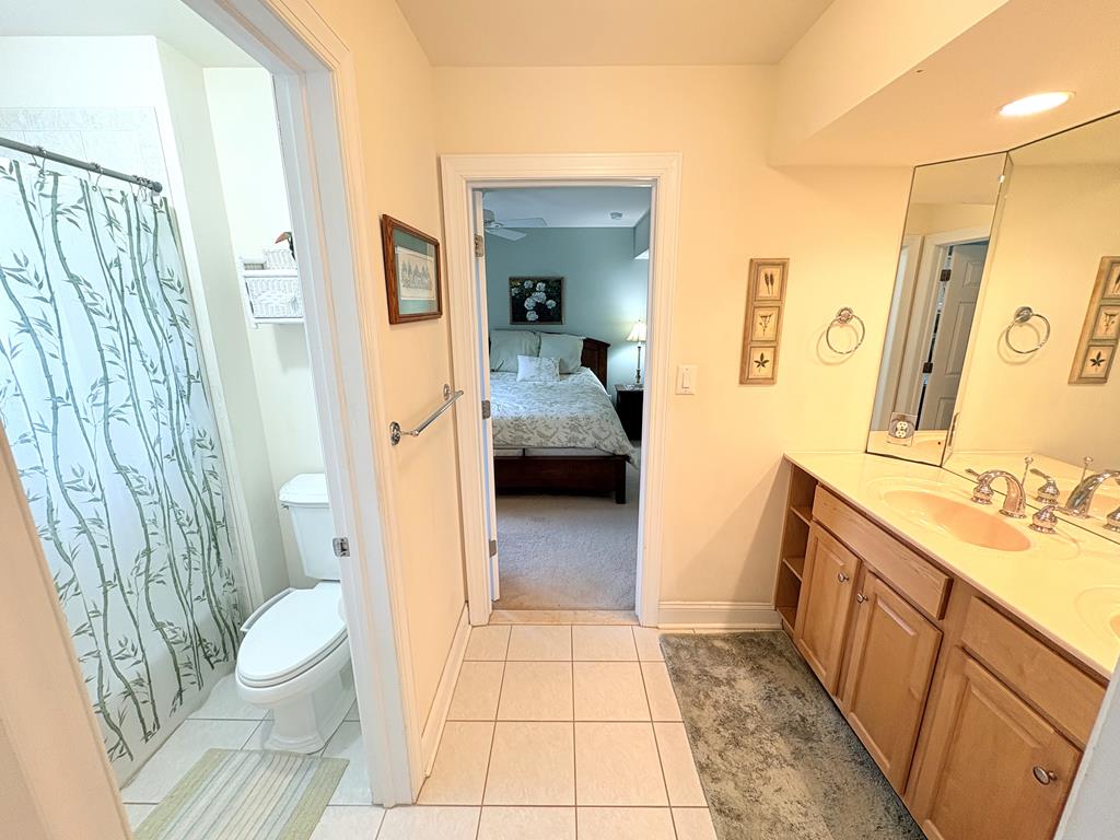 Cape Breeze - Sleeps 18 - 2 block to the beach! | Photo 18