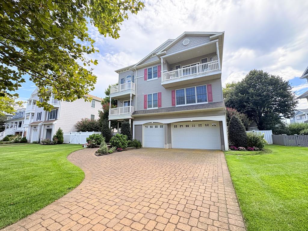 Cape Breeze - Sleeps 18 - 2 block to the beach! | Photo 4