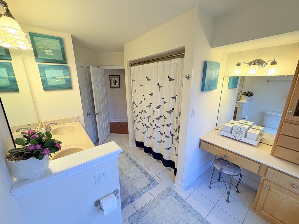 Cape Breeze - Sleeps 18 - 2 block to the beach! | Photo 23