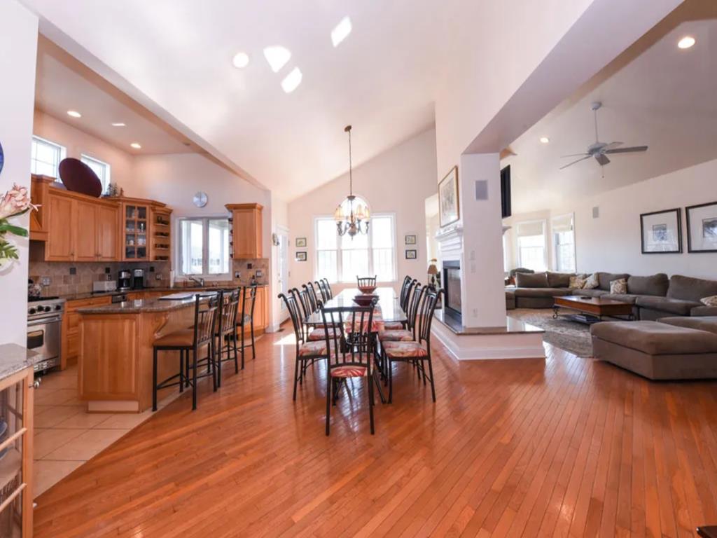 Cape Breeze - Sleeps 18 - 2 block to the beach! | Photo 26