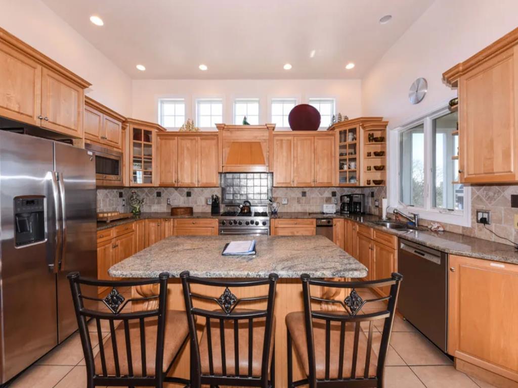 Cape Breeze - Sleeps 18 - 2 block to the beach! | Photo 27