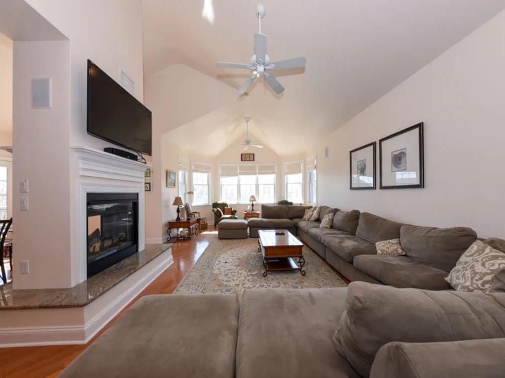 Cape Breeze - Sleeps 18 - 2 block to the beach! | Photo 29