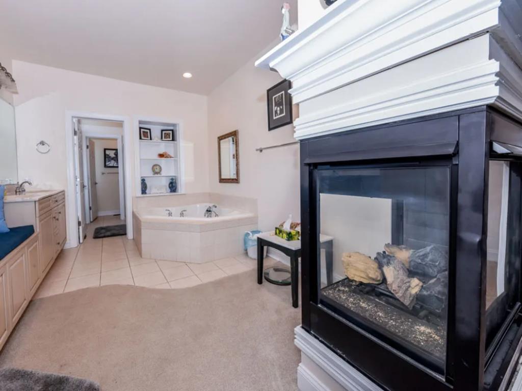 Cape Breeze - Sleeps 18 - 2 block to the beach! | Photo 32