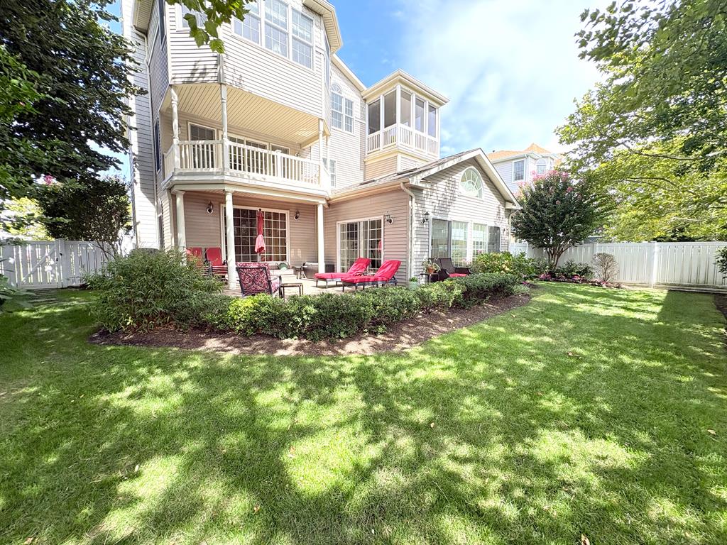 Cape Breeze - Sleeps 18 - 2 block to the beach! | Photo 35