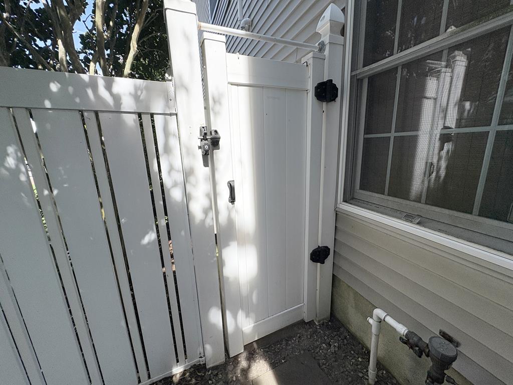 Cape Breeze - Sleeps 18 - 2 block to the beach! | Photo 36