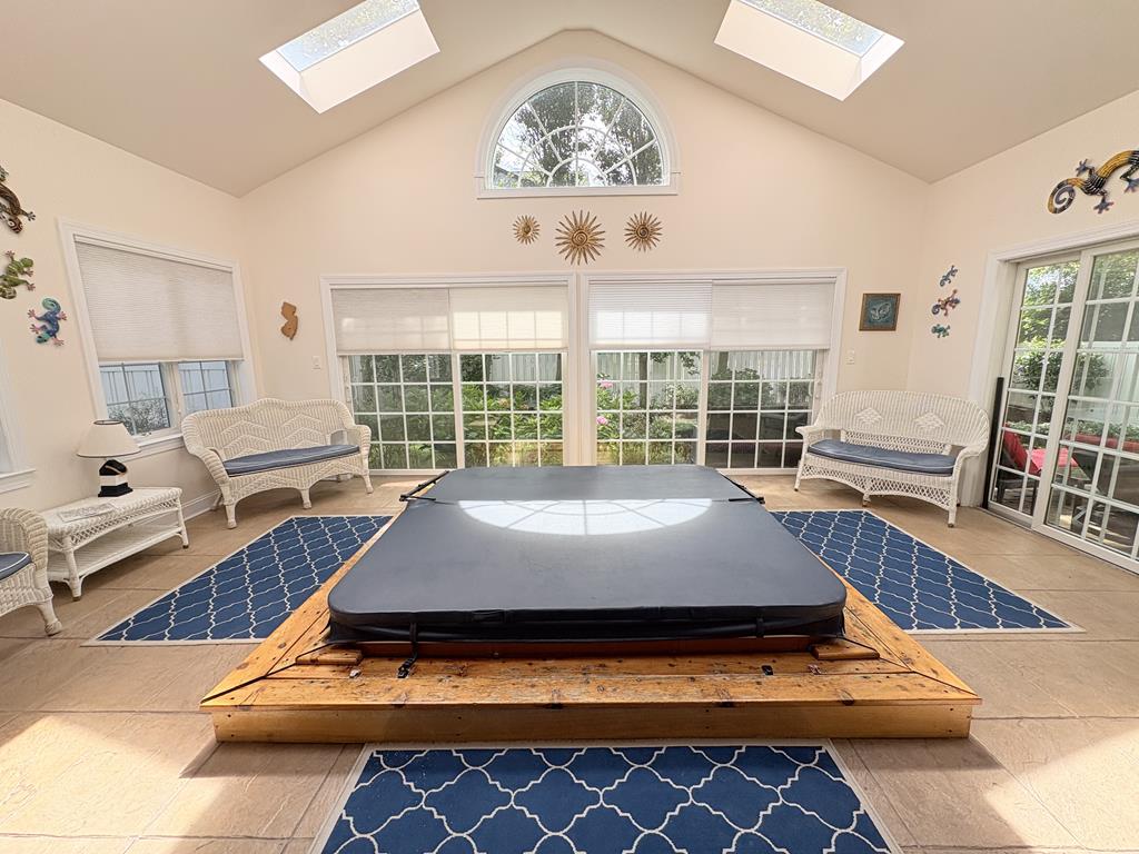 Cape Breeze - Sleeps 18 - 2 block to the beach! | Photo 9