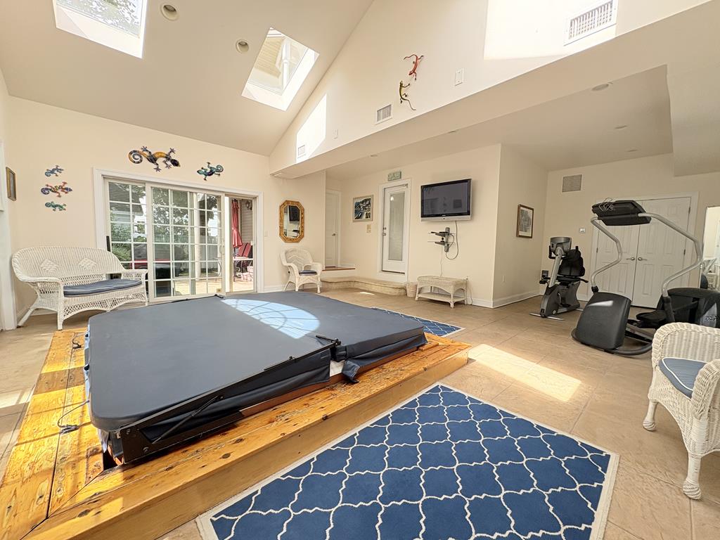 Cape Breeze - Sleeps 18 - 2 block to the beach! | Photo 10
