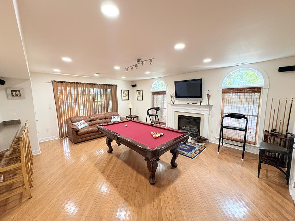 Cape Breeze - Sleeps 18 - 2 block to the beach! | Photo 11