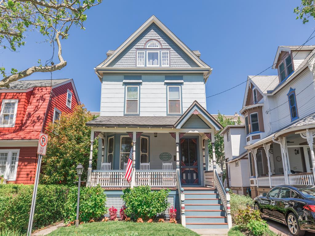 627 Hughes Street