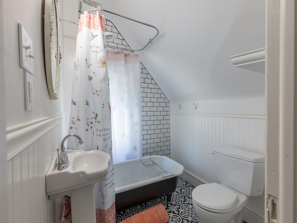 627 Hughes Street | Photo 18