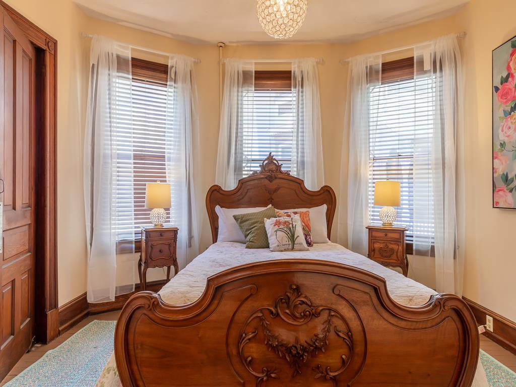 627 Hughes Street | Photo 11