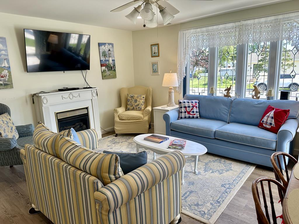 Antoinette s By The Bay - 3 Bedrooms! | Photo 4