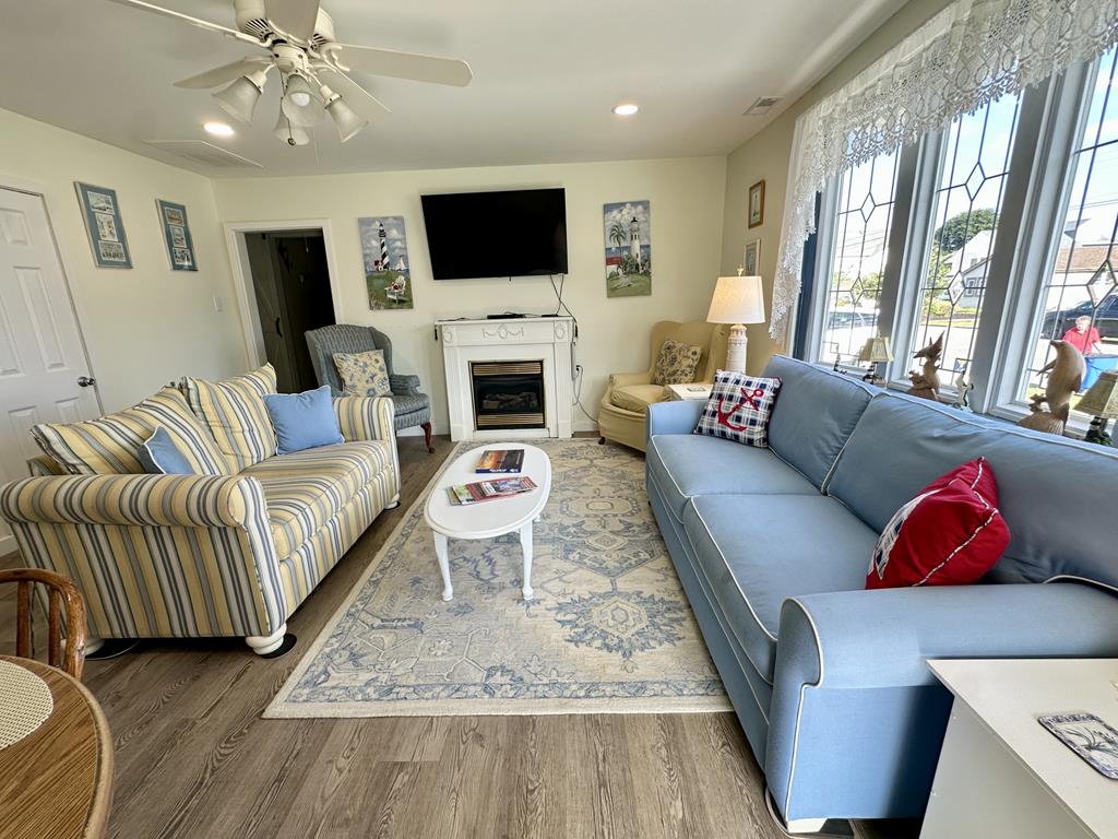 Antoinette s By The Bay - 3 Bedrooms! | Photo 5