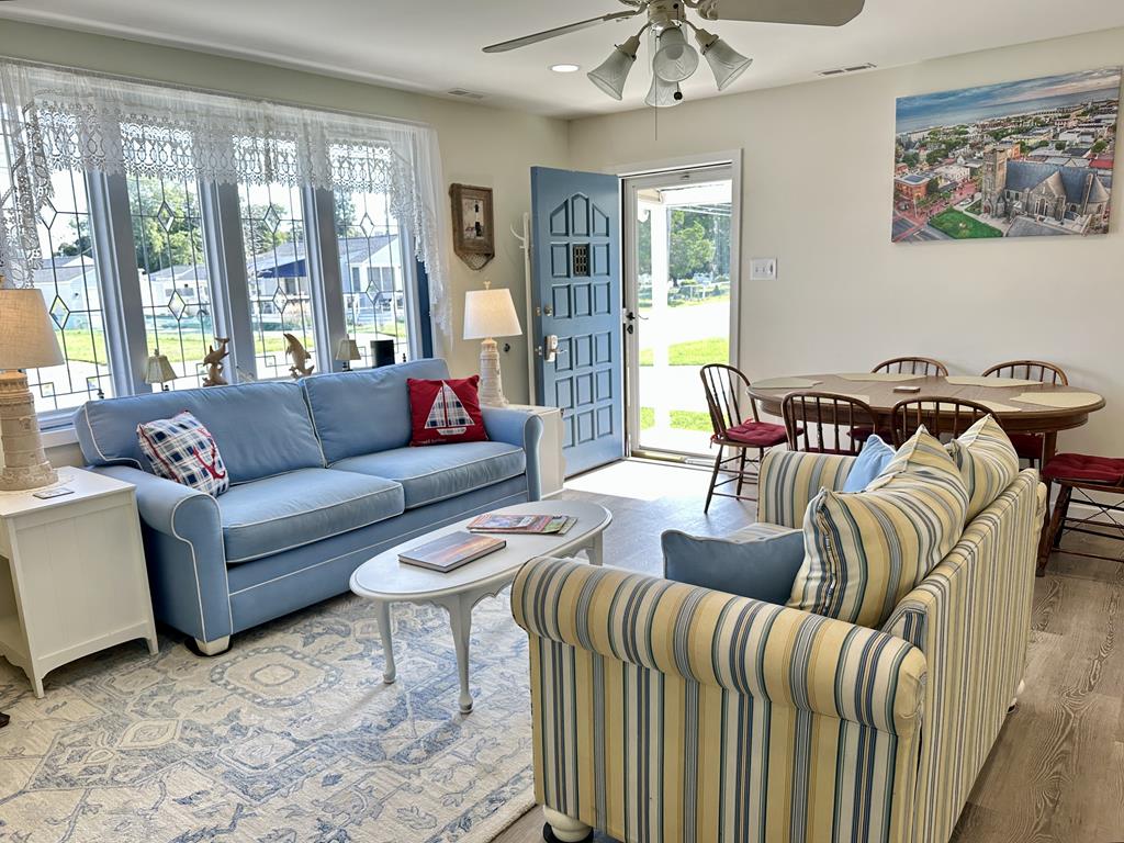 Antoinette s By The Bay - 3 Bedrooms! | Photo 6