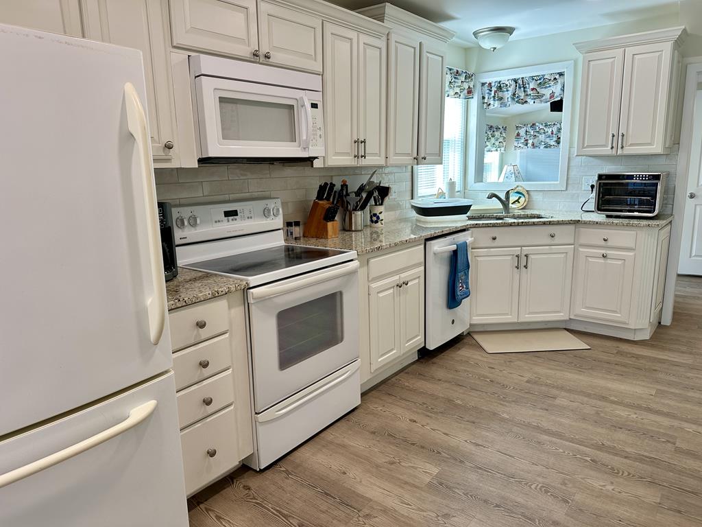 Antoinette s By The Bay - 3 Bedrooms! | Photo 8