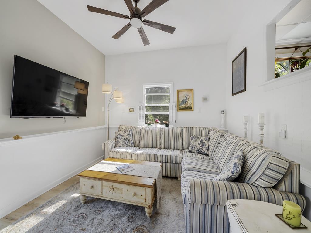 700 Third Ave 4