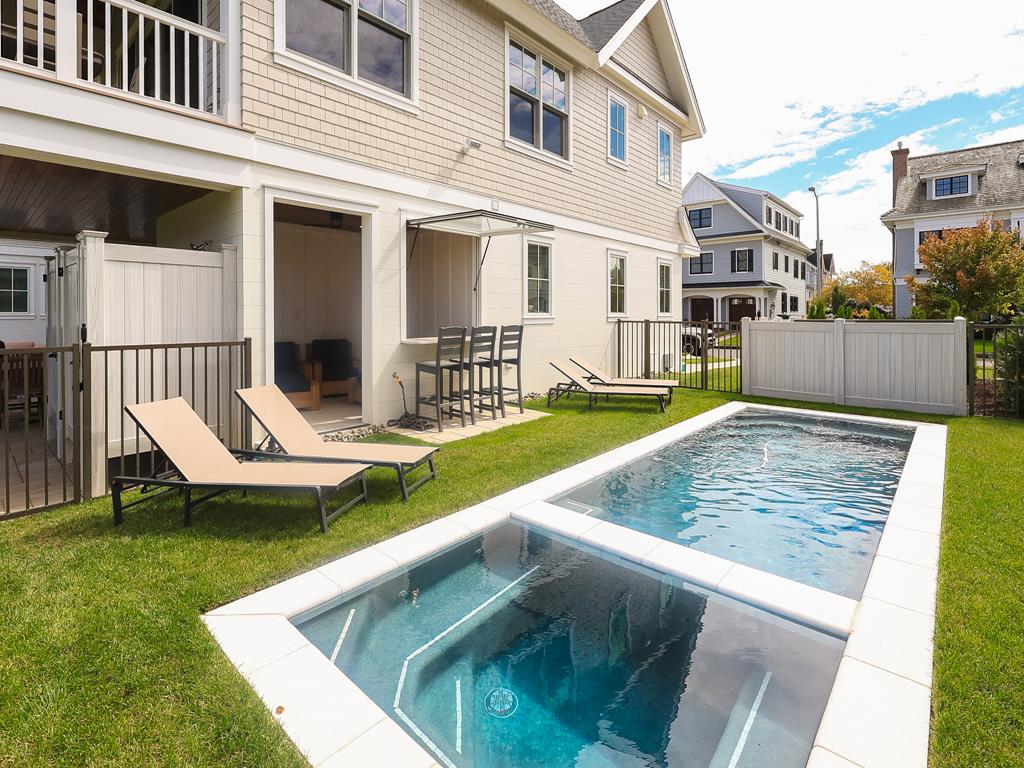 Ultimate Luxury House with Private Pool | Photo 32