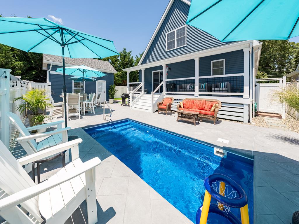Pet-Friendly POOL Bayside Coastal Cottage | Photo 3