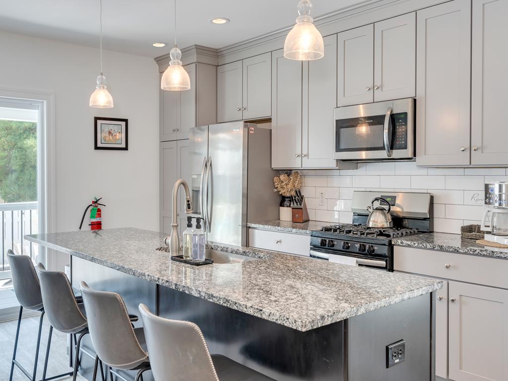 Pet-Friendly POOL Bayside Coastal Cottage | Photo 12