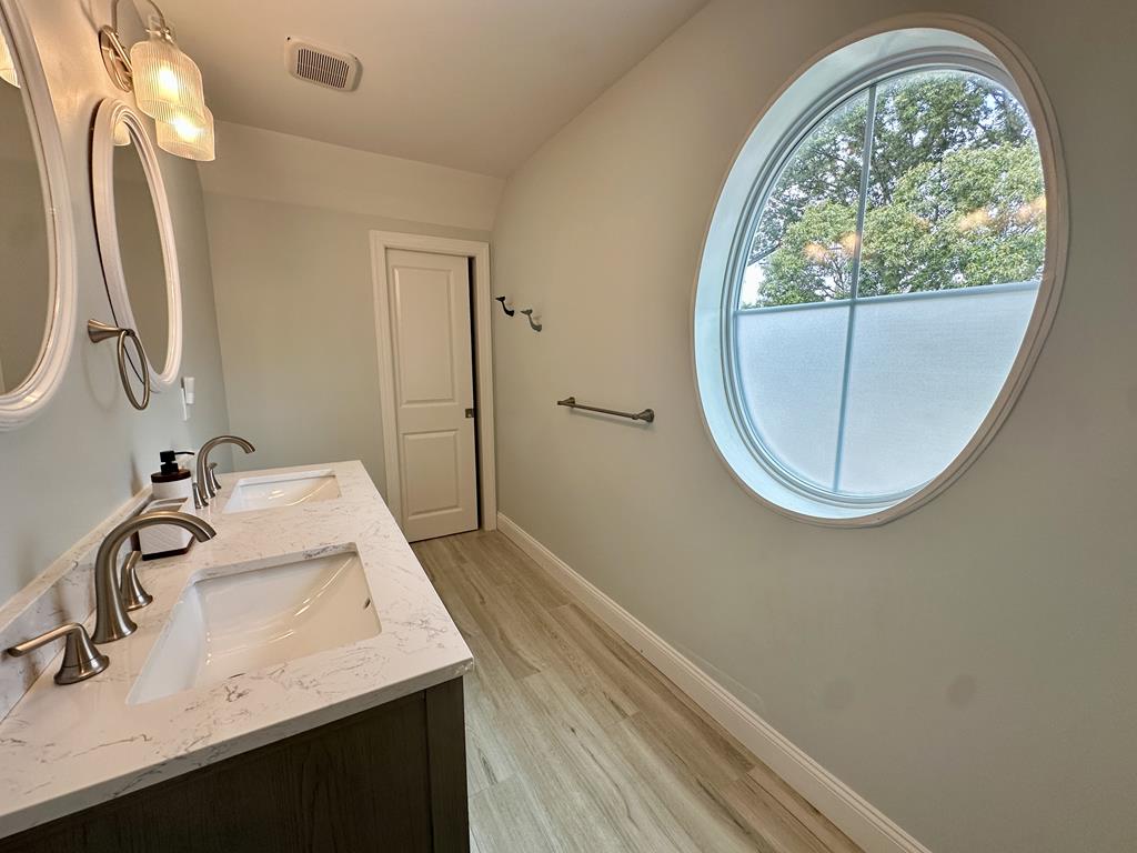 Pet-Friendly POOL Bayside Coastal Cottage | Photo 23