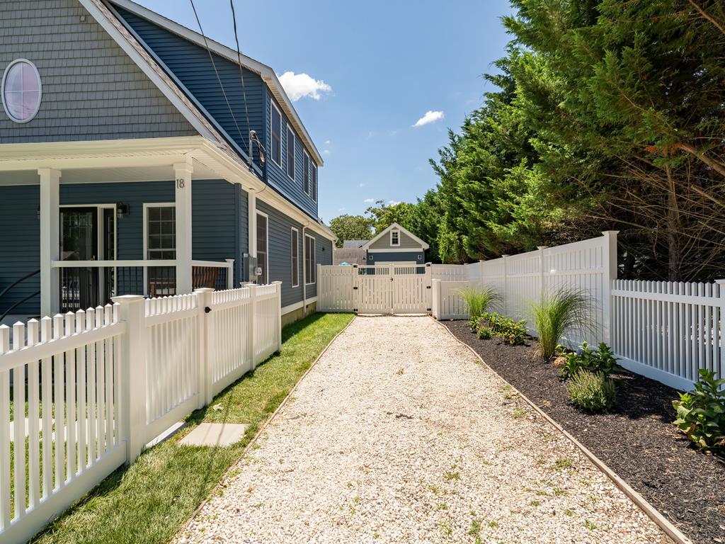 Pet-Friendly POOL Bayside Coastal Cottage | Photo 5