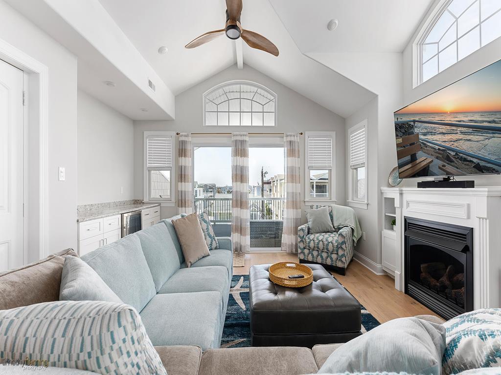 215 38th Street West | Photo 4
